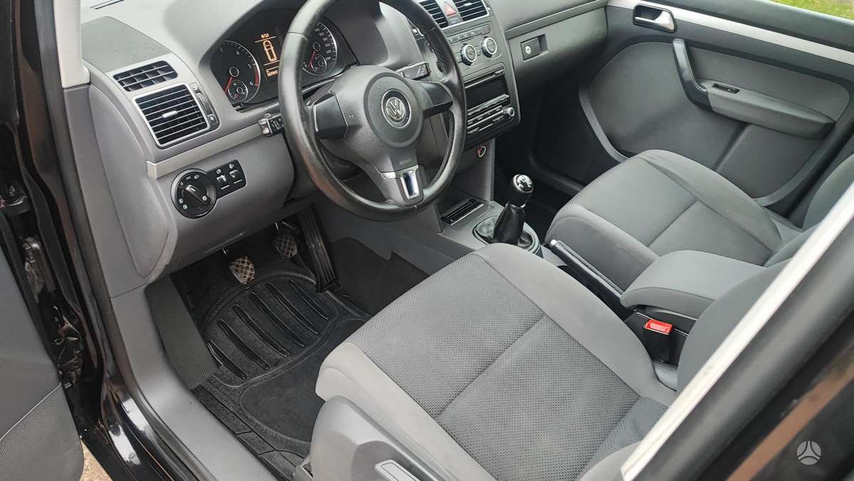 Volkswagen Touran 2013 — photo 11