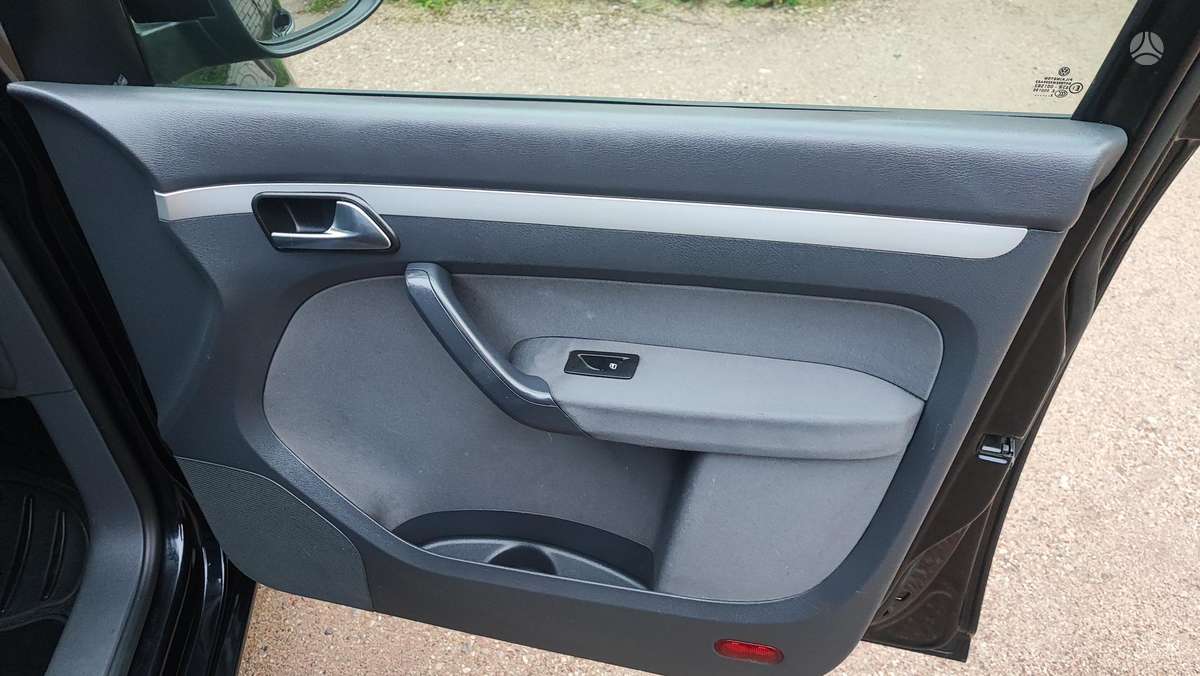 Volkswagen Touran 2013 — photo 18