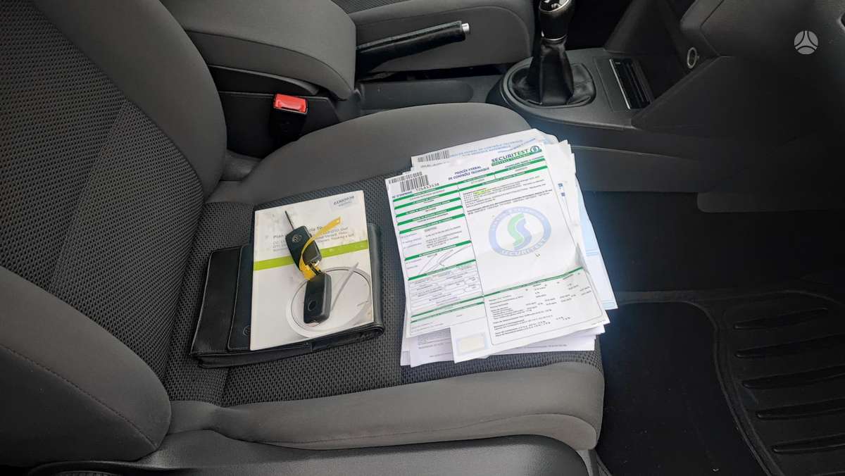 Volkswagen Touran 2013 — photo 19
