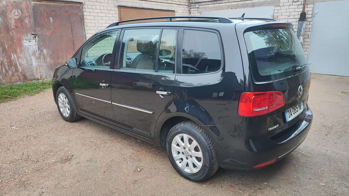 Volkswagen Touran 2013 — rear view