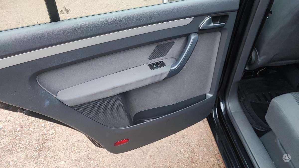 Volkswagen Touran 2013 — photo 9