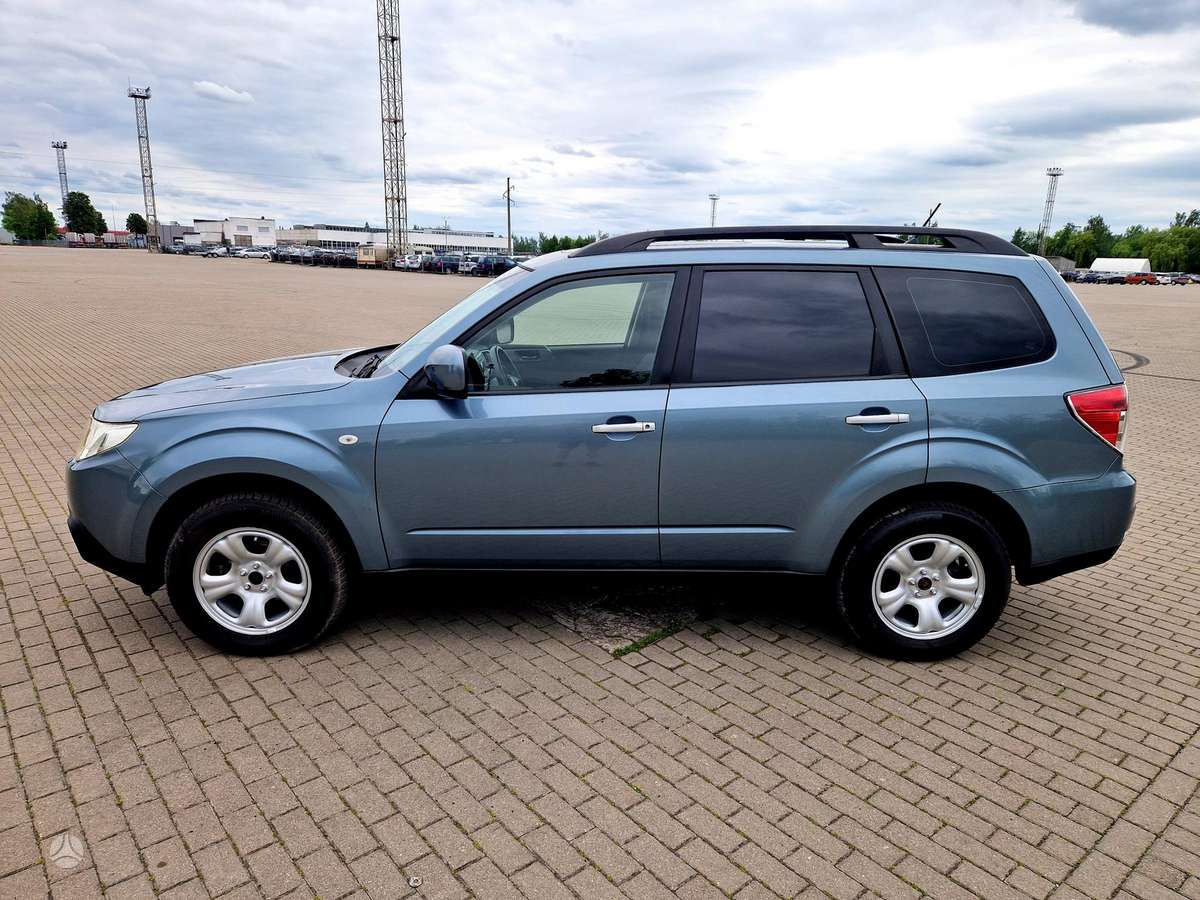 Subaru Forester 2008 — rear view