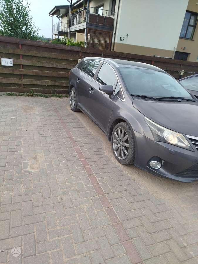 Toyota Avensis 2012 — engine 1998 cm³, 124 HP (91kW)