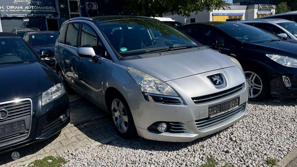 Peugeot 5008 2012 — вигляд ззаду