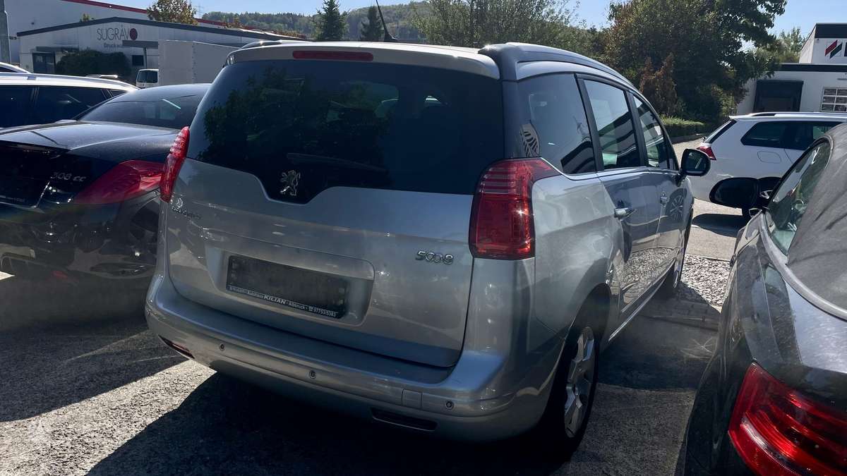 Peugeot 5008 2012 — двигун 1997 cm³, 150 HP (110kW)