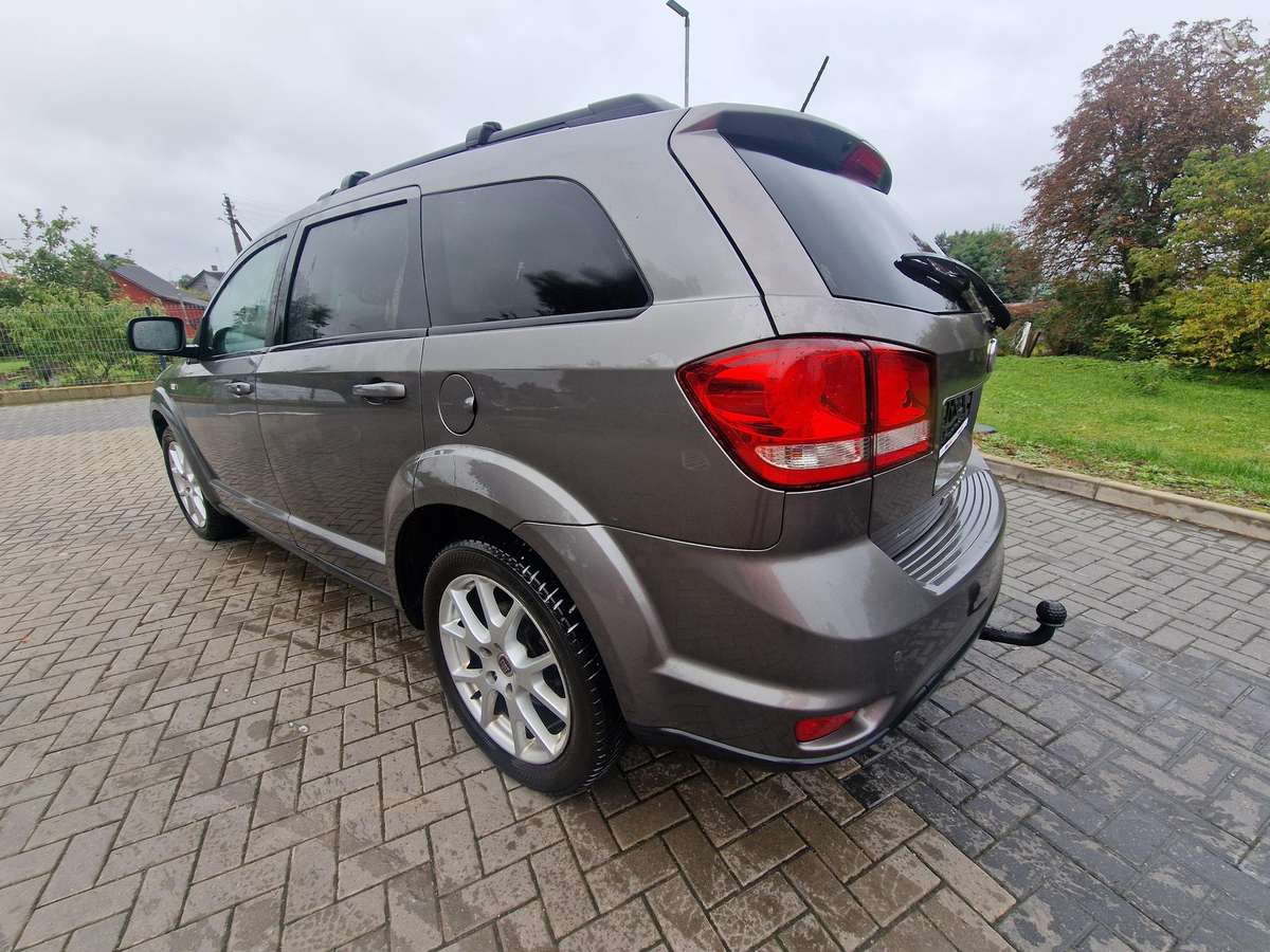 Fiat Freemont 2011 — салон