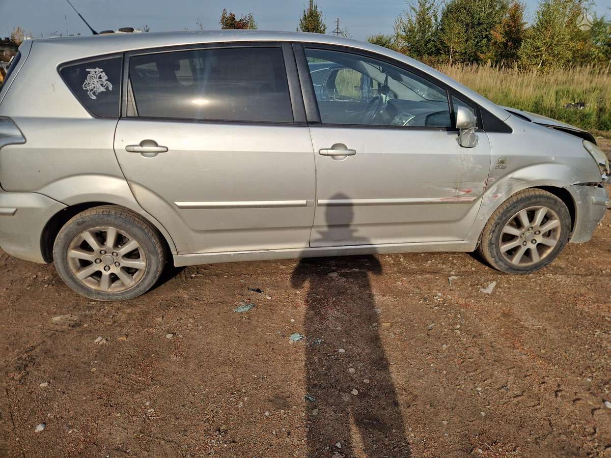 Toyota Corolla 2007 — engine 2000 cm³, 116 HP (85kW)