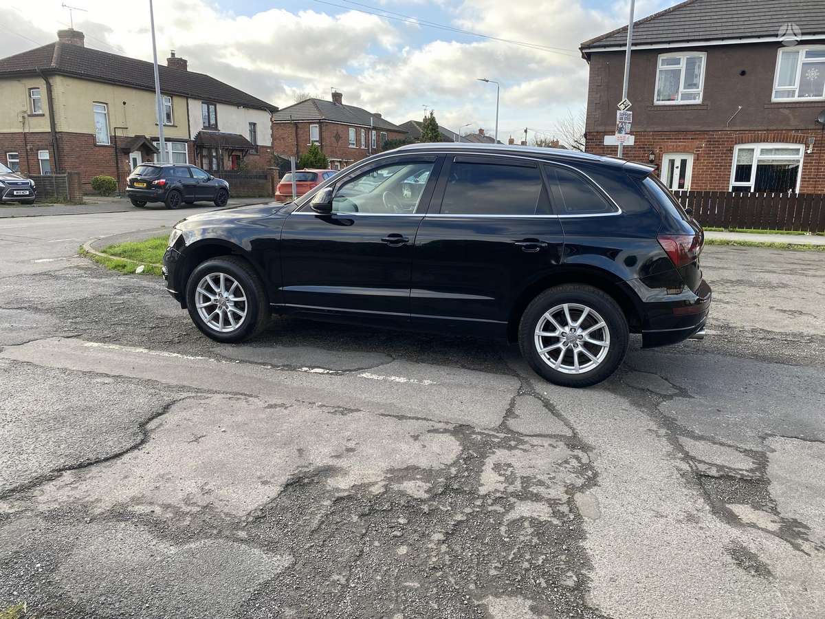 Audi Q5 2011 — engine 2000 cm³, 143 HP (105kW)
