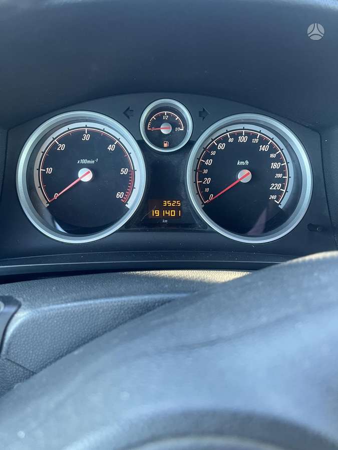 Opel Zafira 2010 — photo 6
