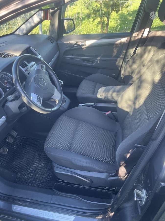 Opel Zafira 2010 — photo 7