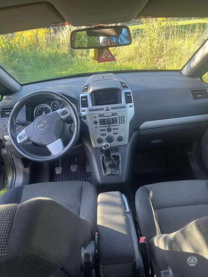 Opel Zafira 2010 — photo 8