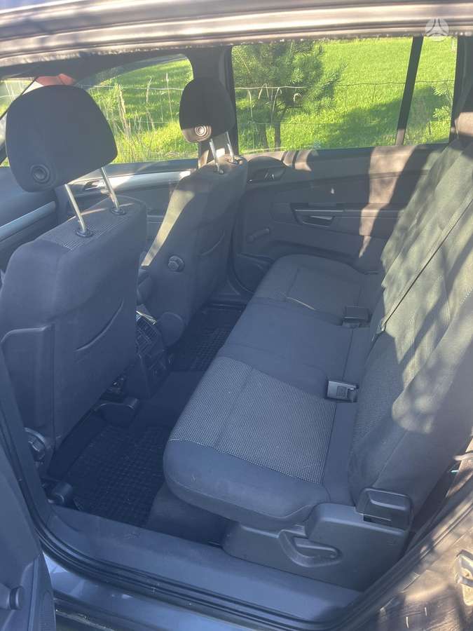 Opel Zafira 2010 — photo 9