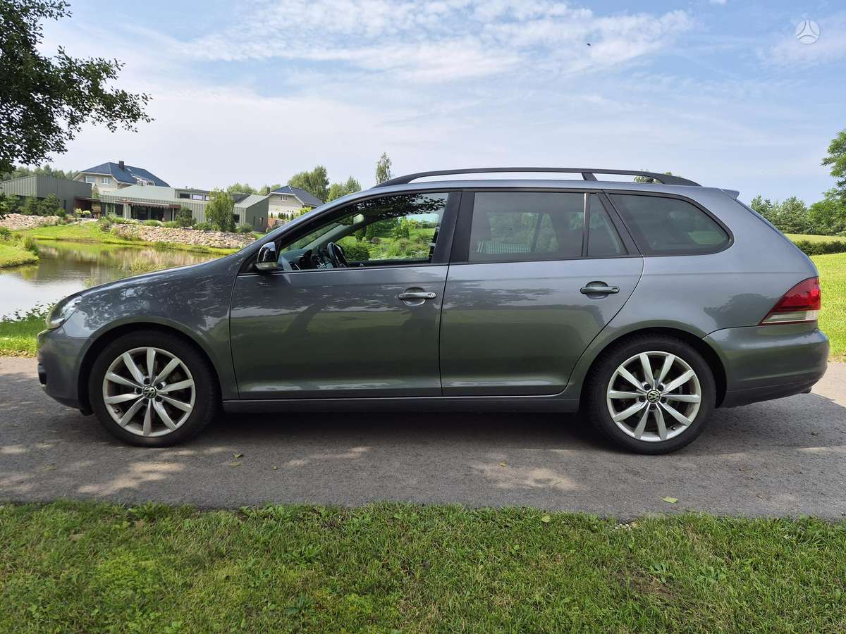 Volkswagen Golf 2012 — rear view