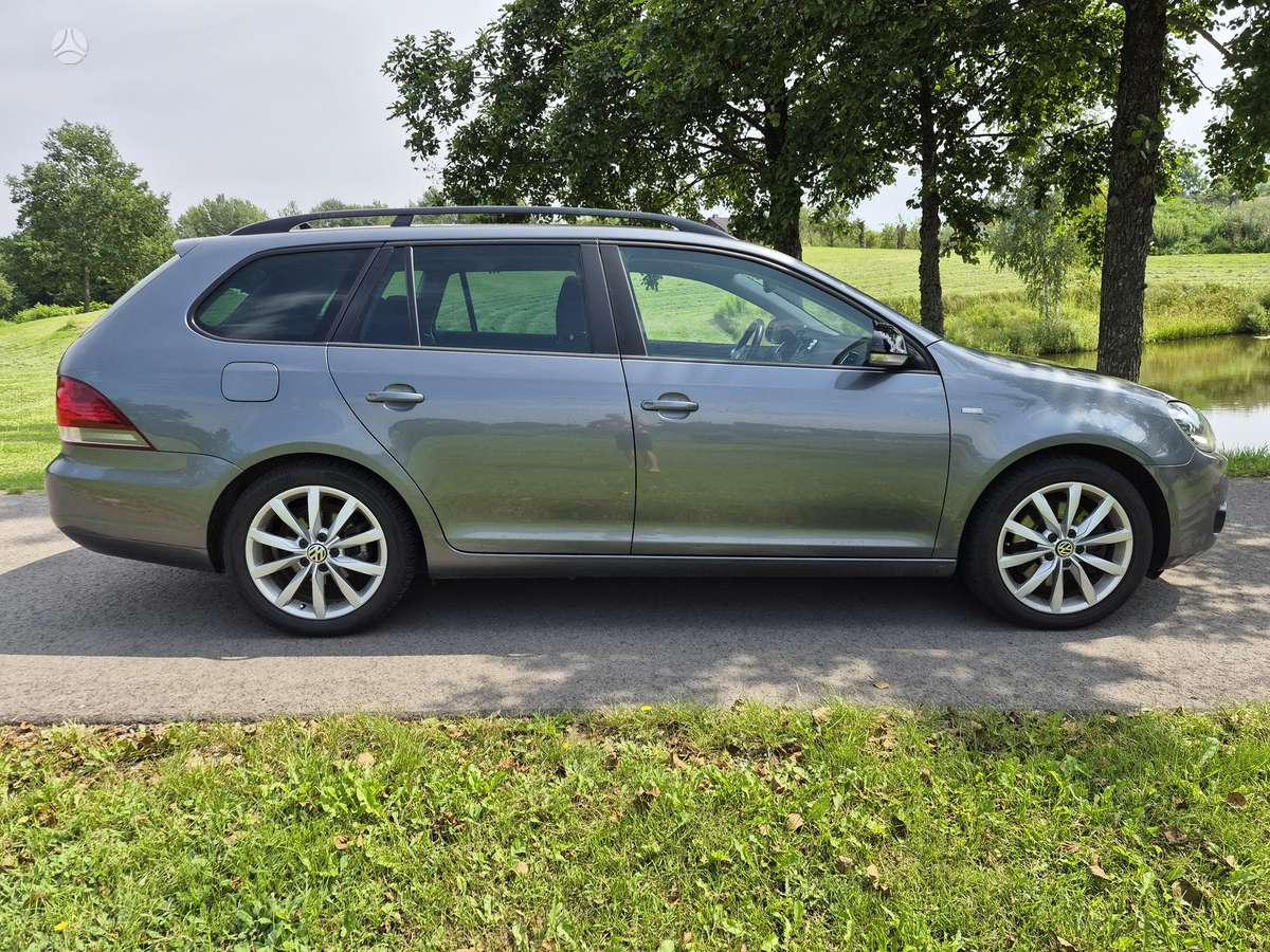 Volkswagen Golf 2012 — interior