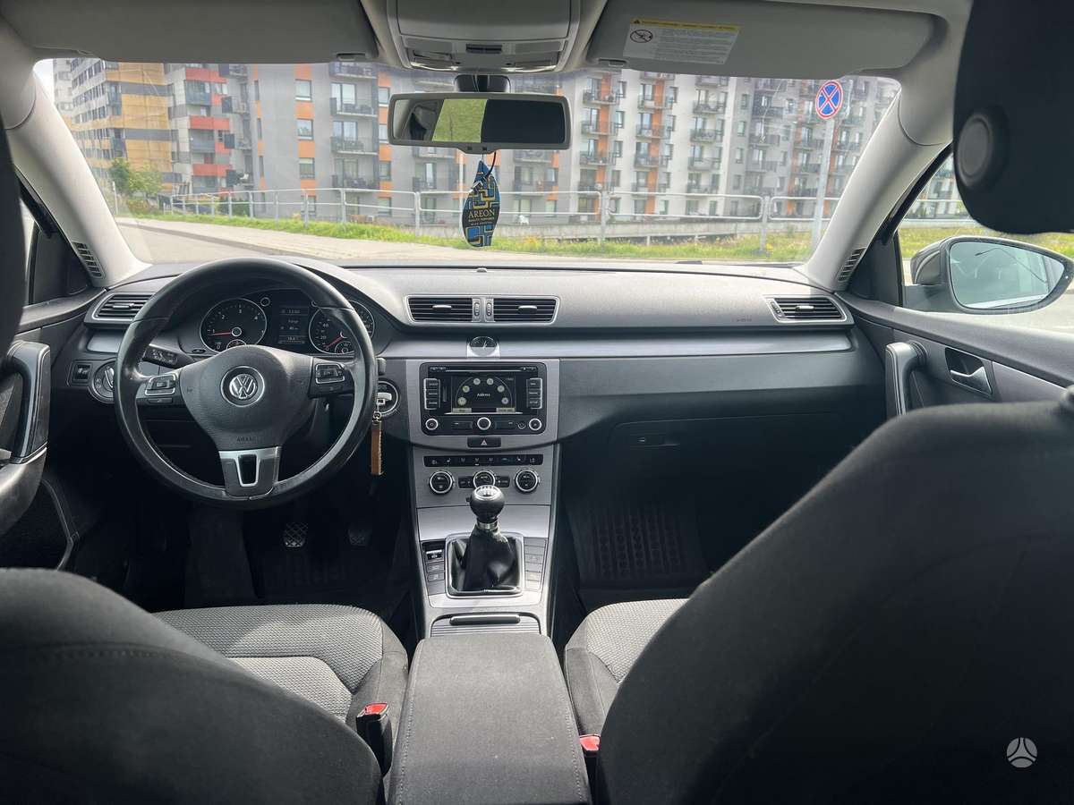 Volkswagen Passat 2012 — photo 10