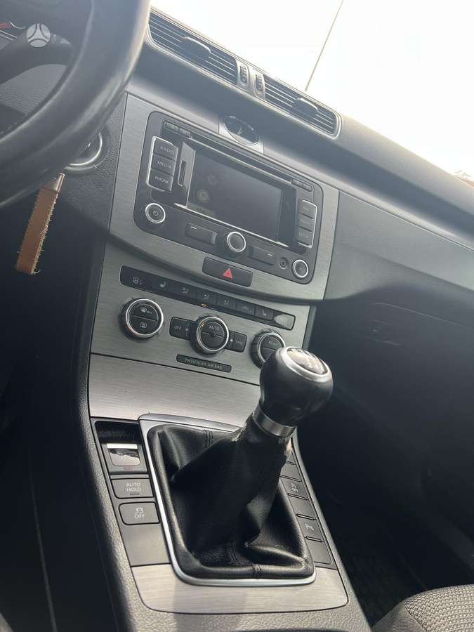 Volkswagen Passat 2012 — photo 11