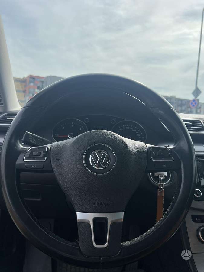Volkswagen Passat 2012 — photo 13