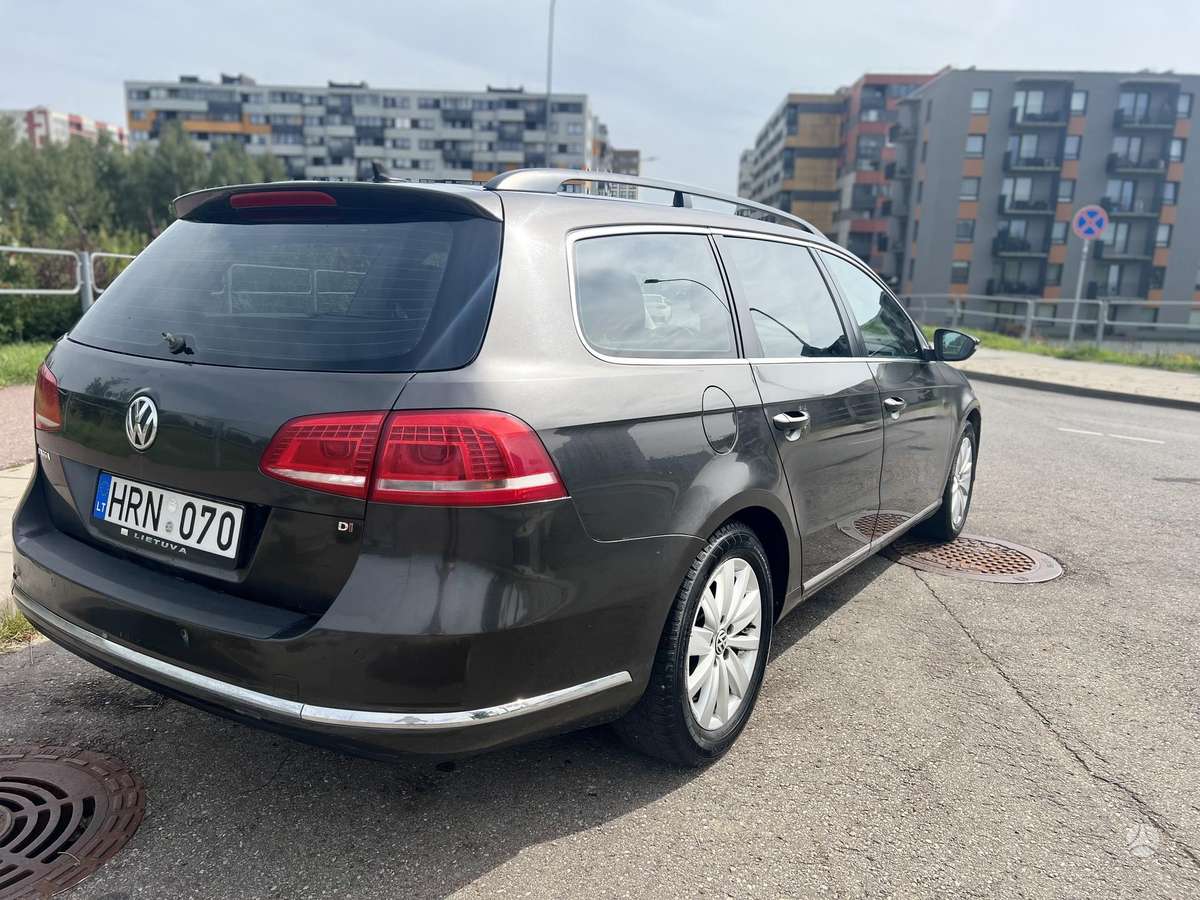 Volkswagen Passat 2012 — interior