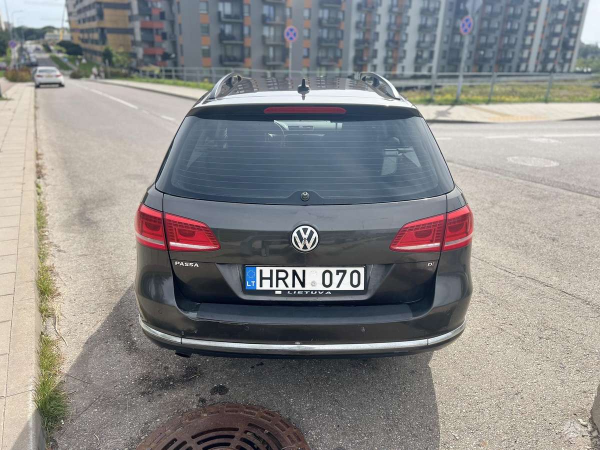 Volkswagen Passat 2012 — engine 1598 cm³, 105 HP (77kW)
