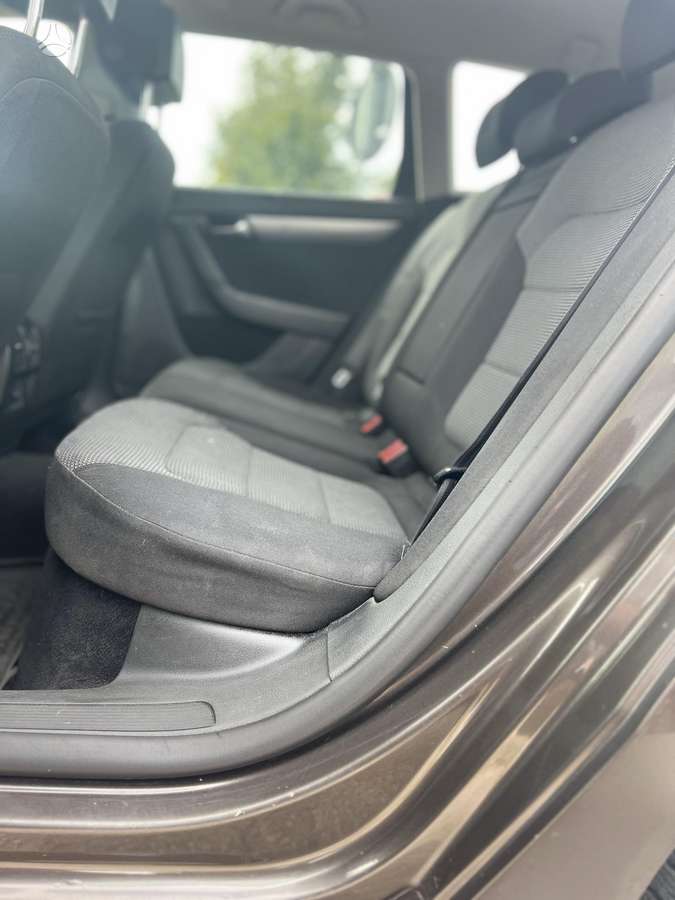 Volkswagen Passat 2012 — photo 9