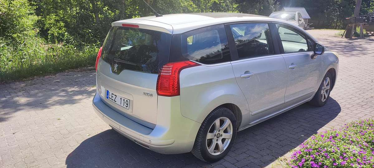 Peugeot 5008 2010 — engine 1997 cm³, 150 HP (110kW)