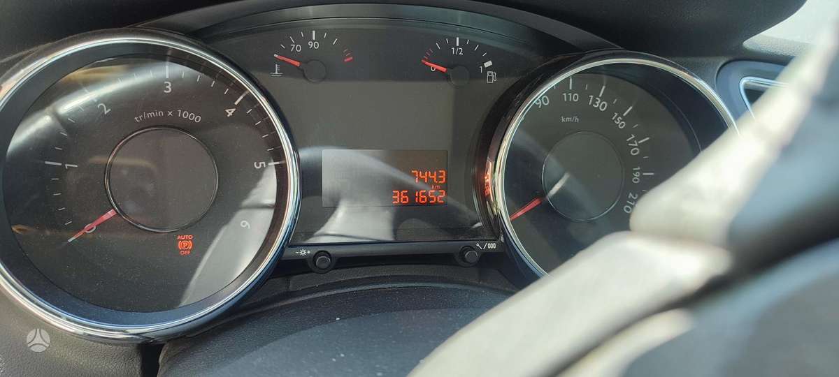 Peugeot 5008 2010 — photo 5