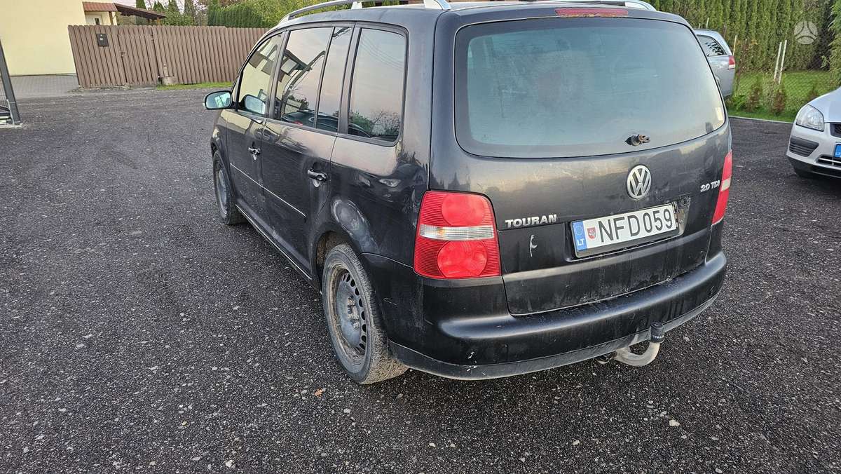 Volkswagen Touran 2005 — rear view