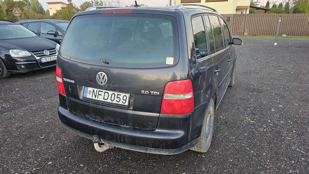 Volkswagen Touran 2005 — interior