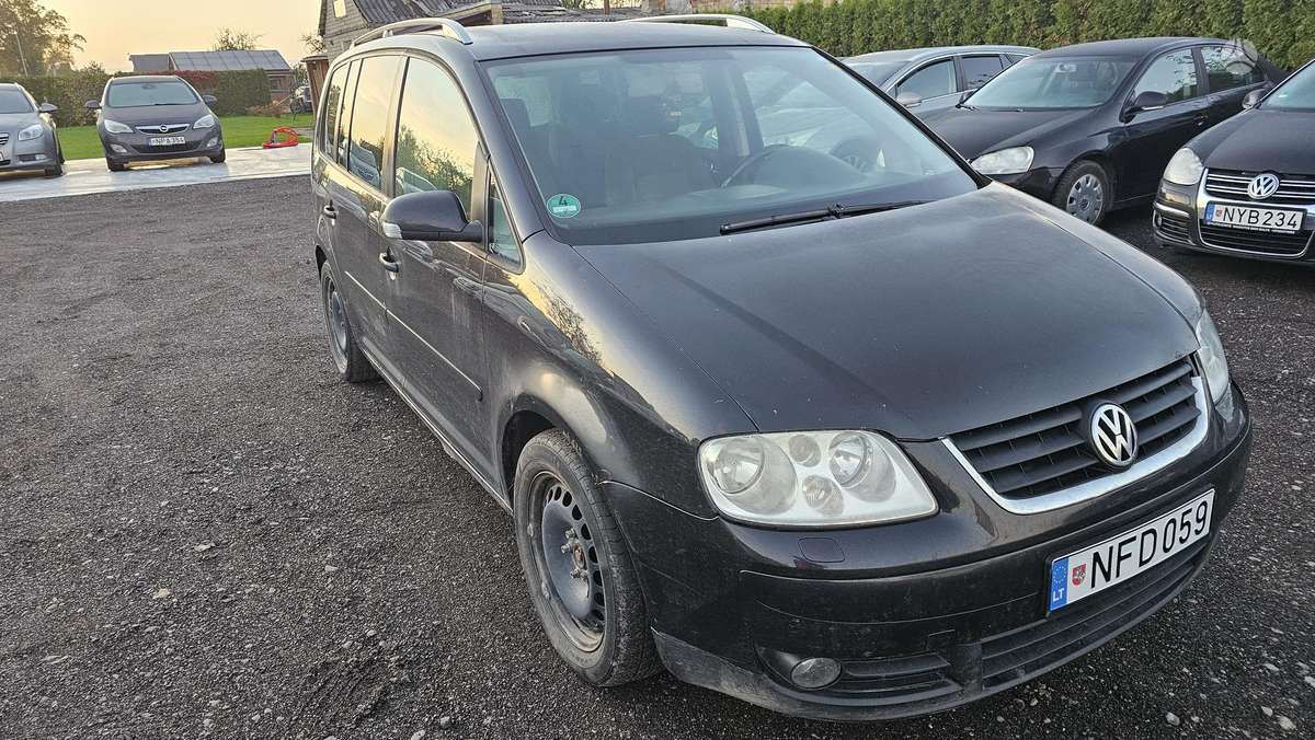Volkswagen Touran 2005 — engine 1968 cm³, 140 HP (103kW)