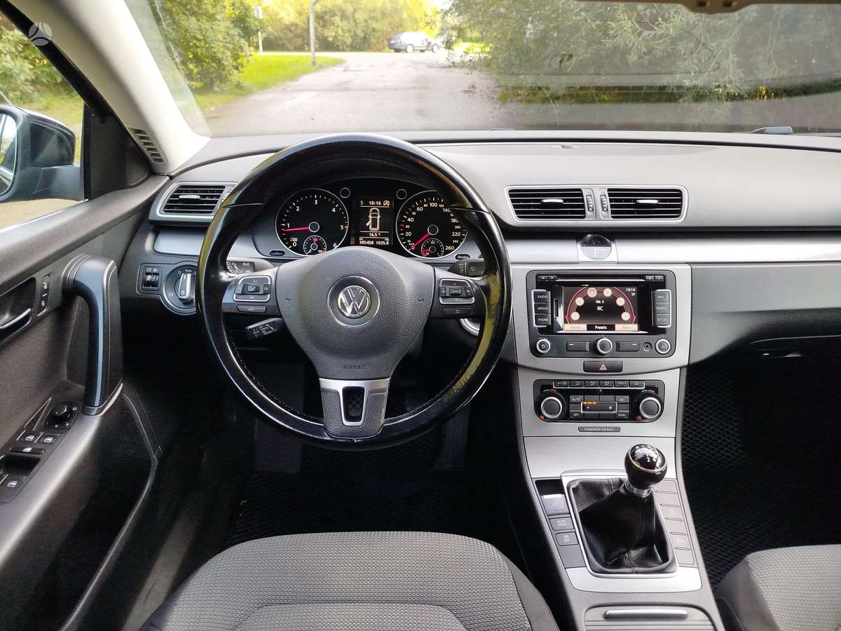 Volkswagen Passat 2011 — photo 11