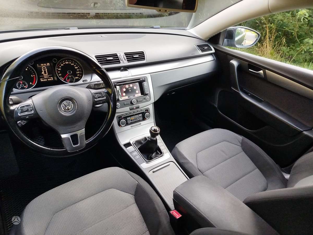 Volkswagen Passat 2011 — photo 12