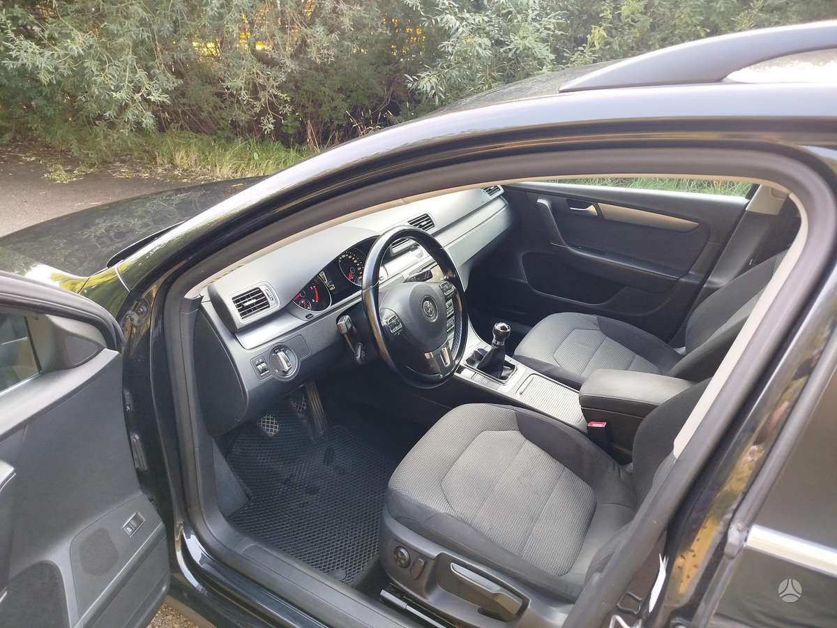 Volkswagen Passat 2011 — photo 14