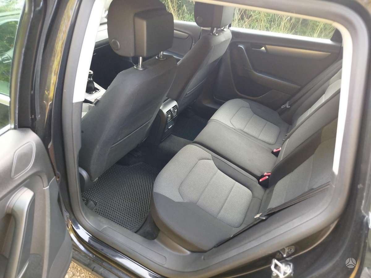 Volkswagen Passat 2011 — photo 15