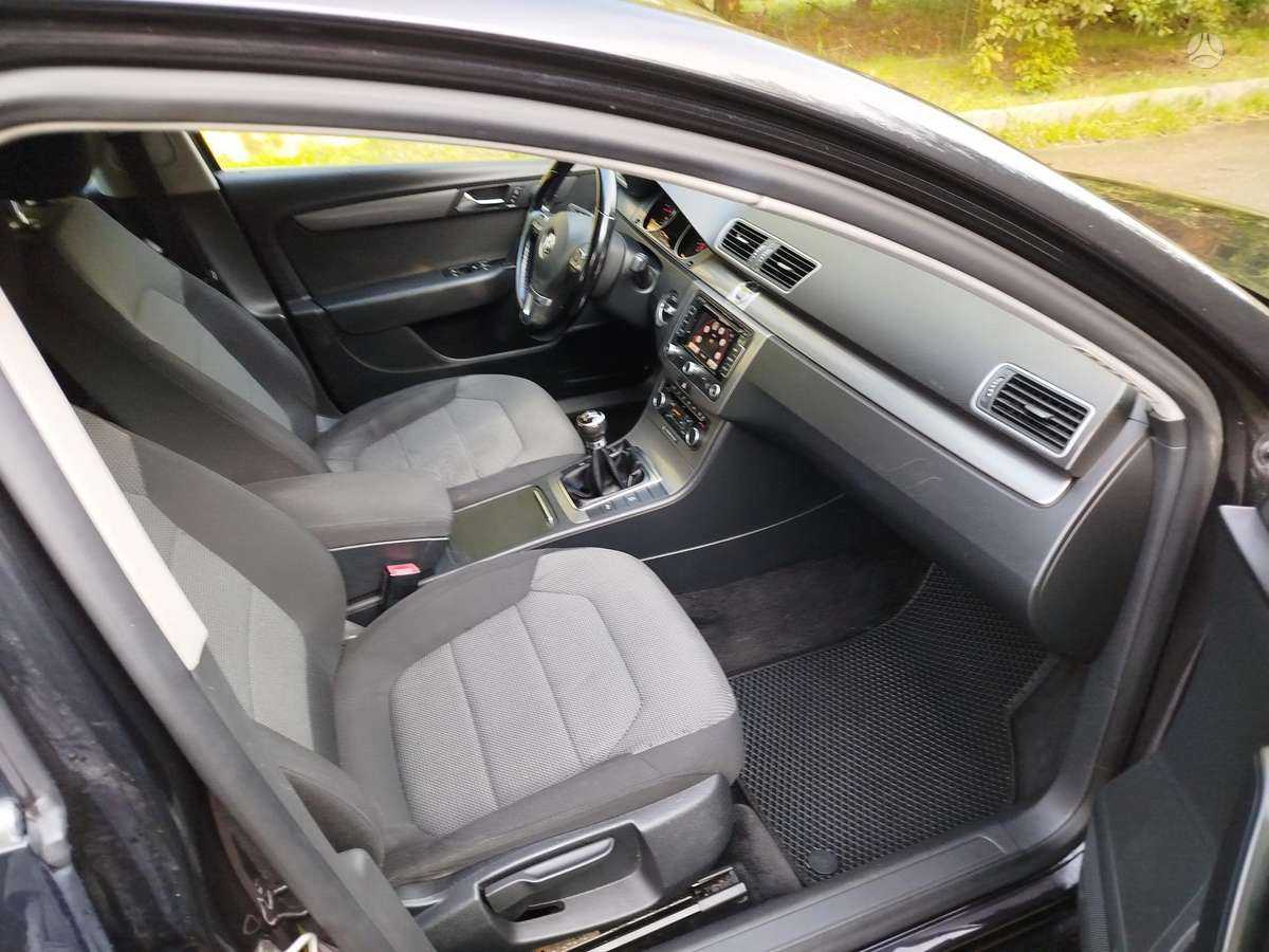 Volkswagen Passat 2011 — photo 17
