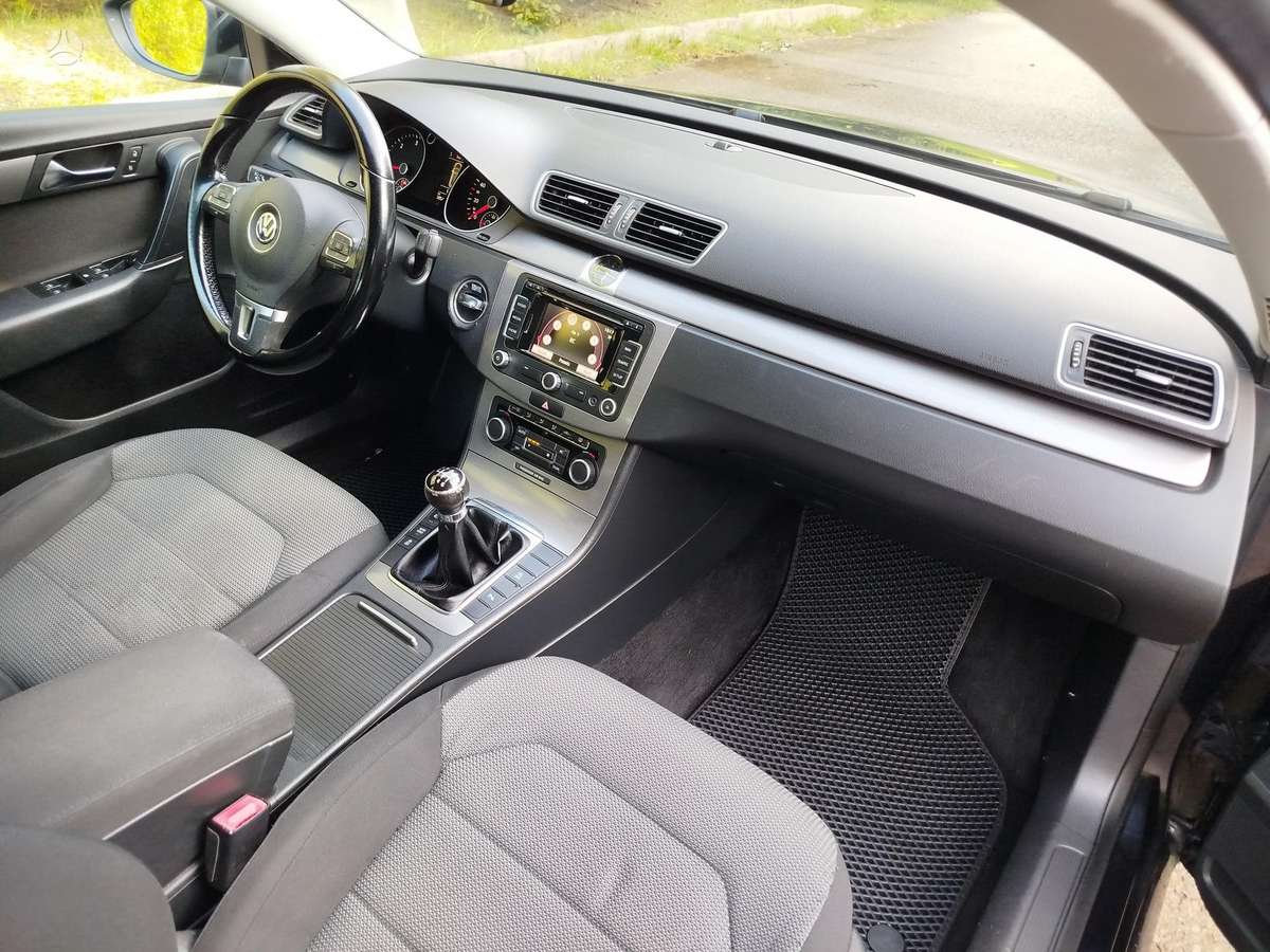 Volkswagen Passat 2011 — photo 18