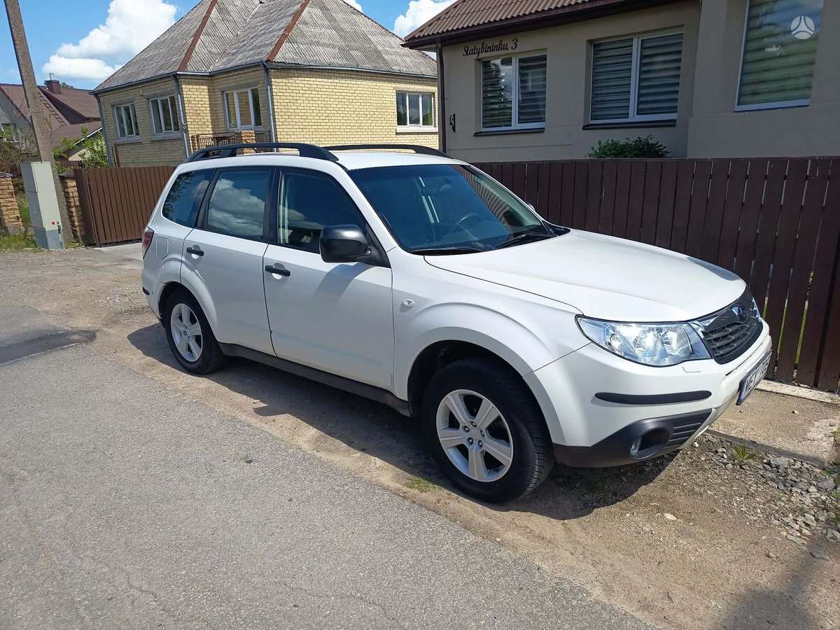 Subaru Forester 2009 — rear view