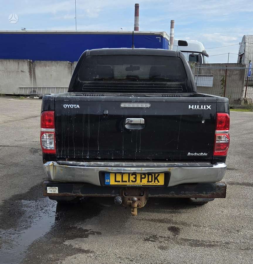 Toyota Hilux 2013 — вигляд ззаду