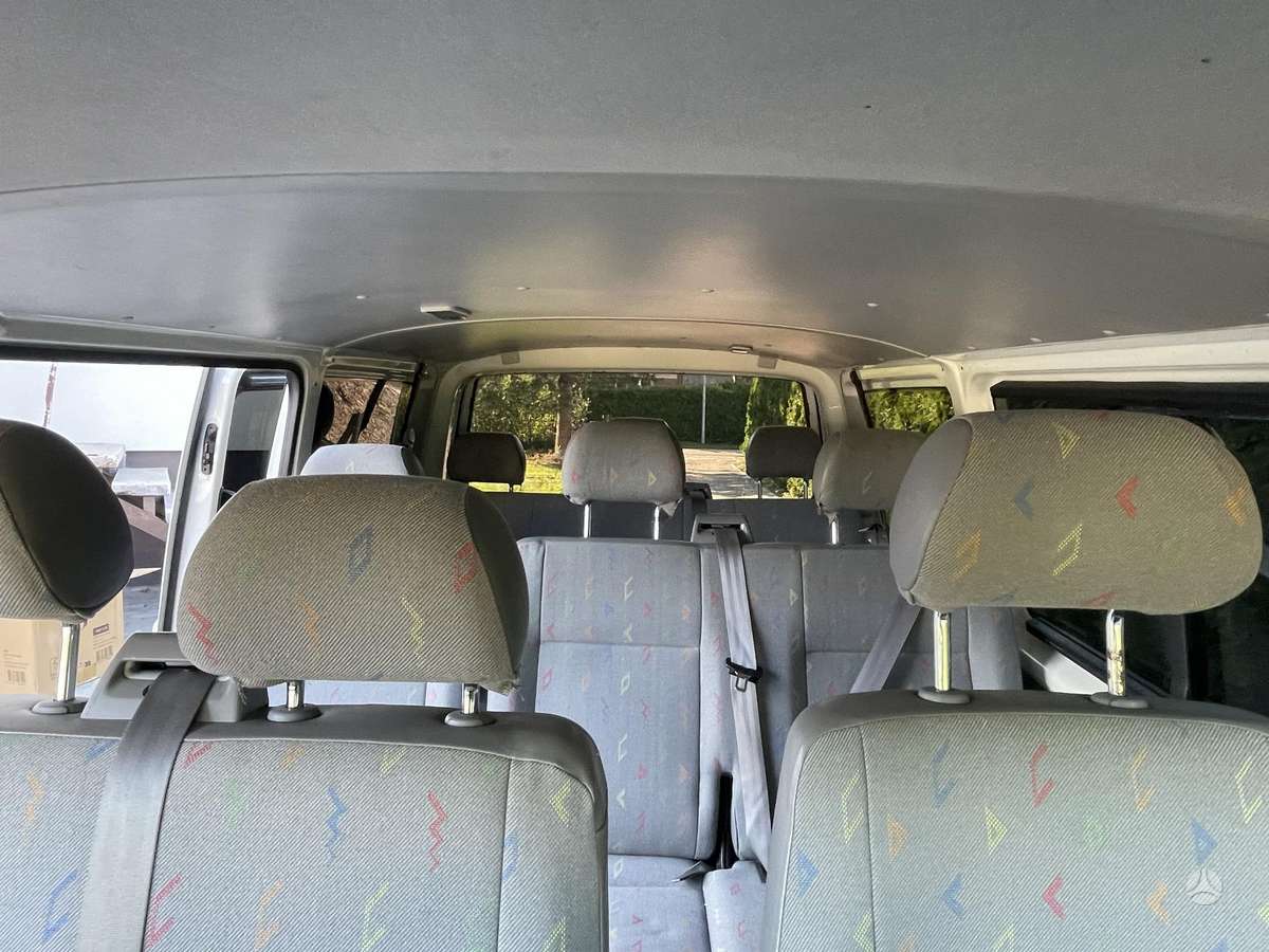 Volkswagen Transporter 2004 — салон