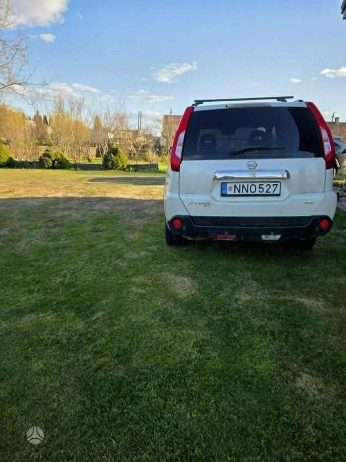 Nissan X-Trail 2011 — engine 1995 cm³, 150 HP (110kW)