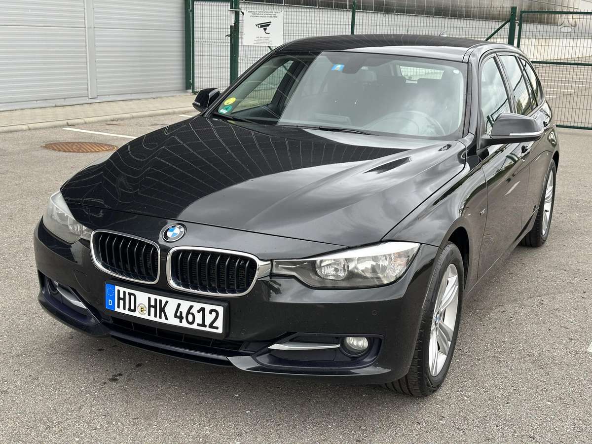 BMW 320 2013 — вигляд ззаду