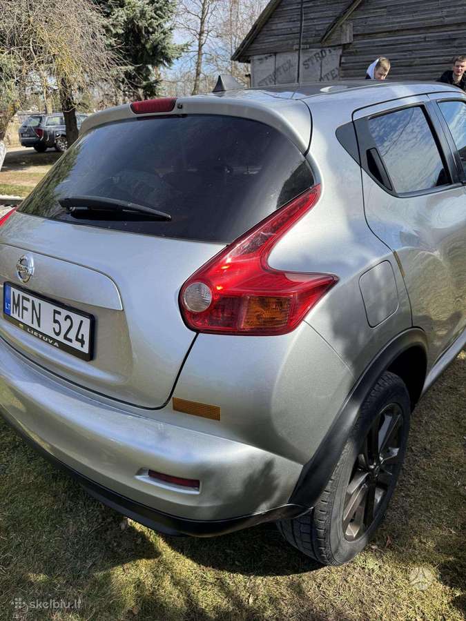 Nissan Juke 2011 — салон
