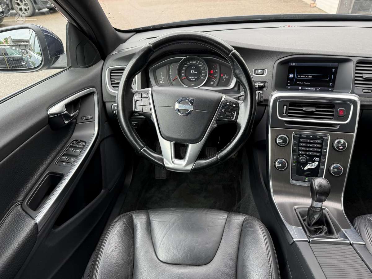 Volvo V60 2013 — photo 11