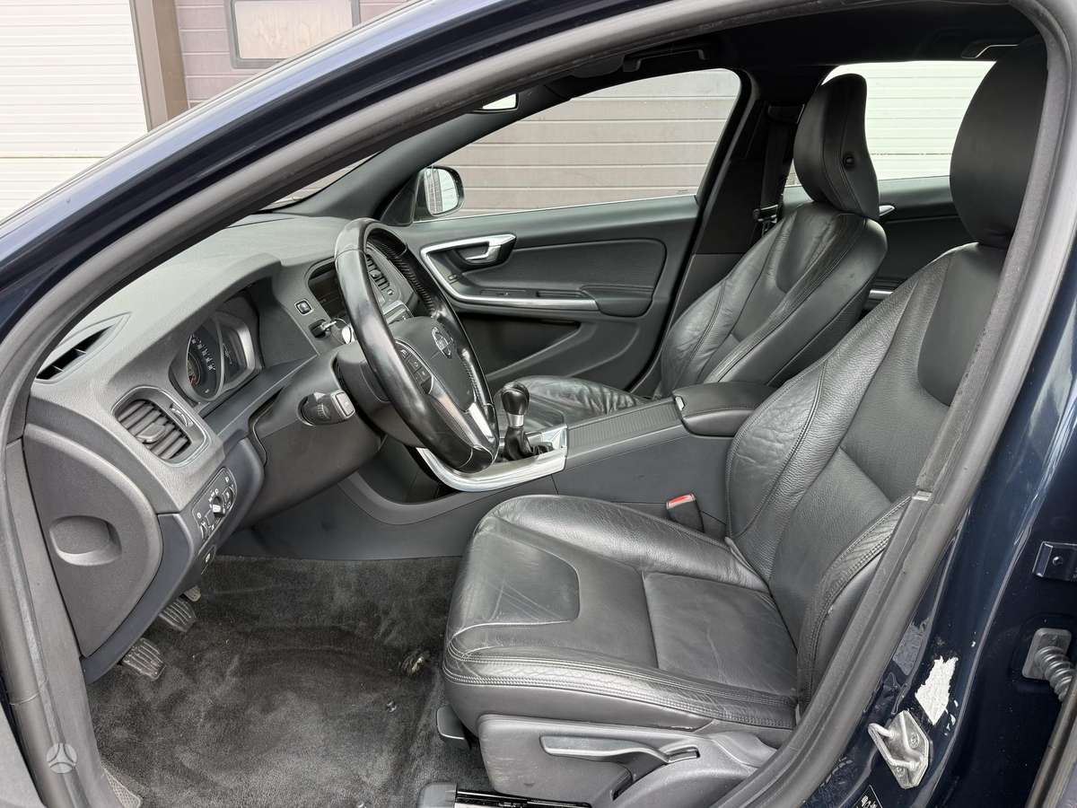 Volvo V60 2013 — photo 13