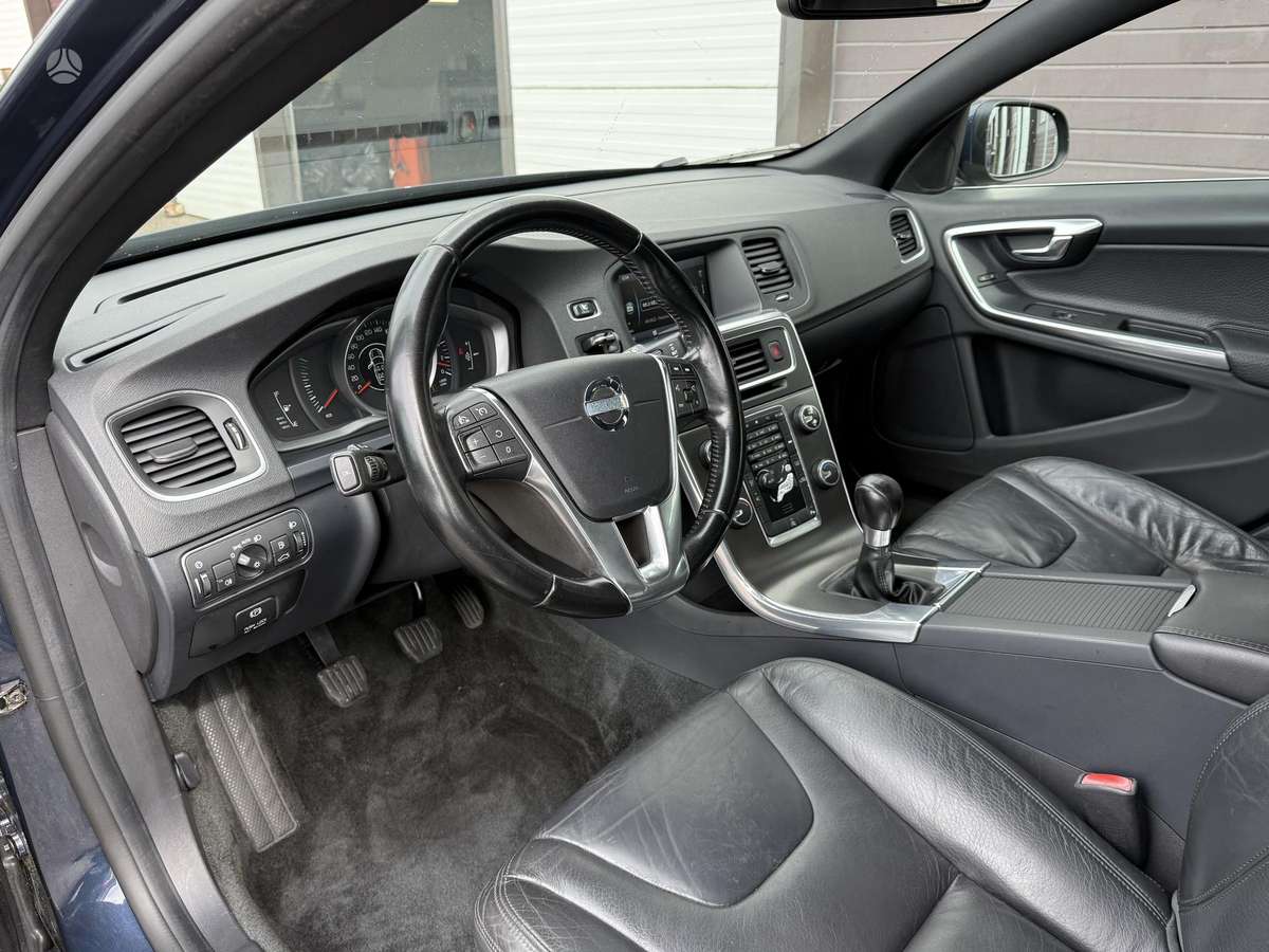 Volvo V60 2013 — photo 14