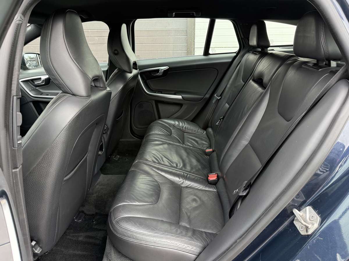 Volvo V60 2013 — photo 18