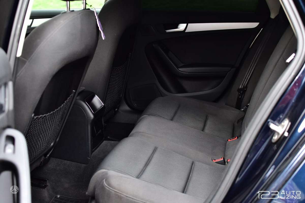 Audi A4 2010 — photo 12