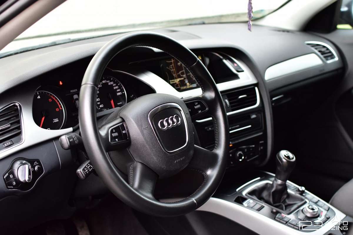 Audi A4 2010 — photo 21