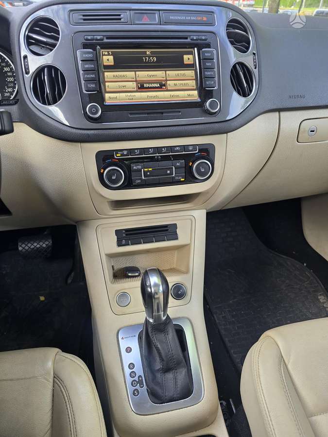 Volkswagen Tiguan 2012 — photo 15