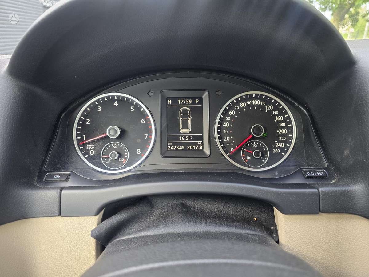 Volkswagen Tiguan 2012 — photo 16