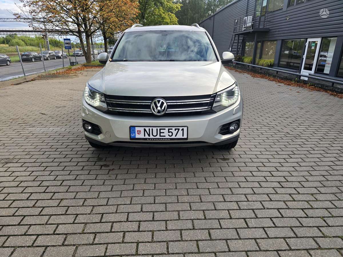 Volkswagen Tiguan 2012 — rear view